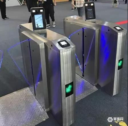 展会人脸识别门禁一体机 以云栖大会相框机配置为例